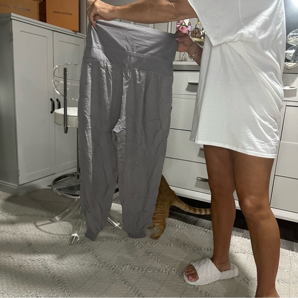 Under Armour Women's Gray Track Pants - Picture 1 of 4